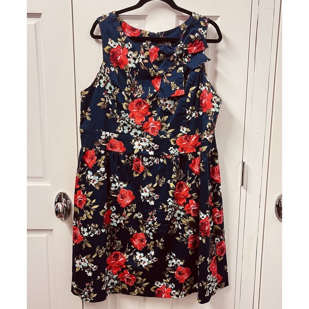 ModCloth lxia Dress‎ Size 4X Stretch Cotton Sleeveless Blue Red Rose Print
